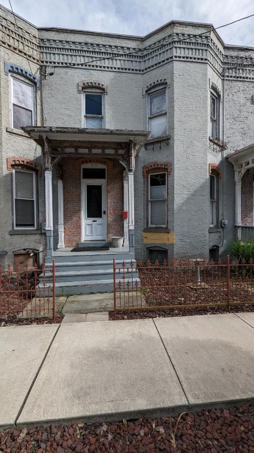 Historic Row House Apartment Elmira Exterior photo